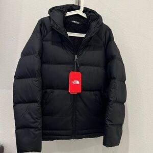 North Face Moondoggy 2 down hooded jacket, boys size Youth  XL (18/20), NWT.
